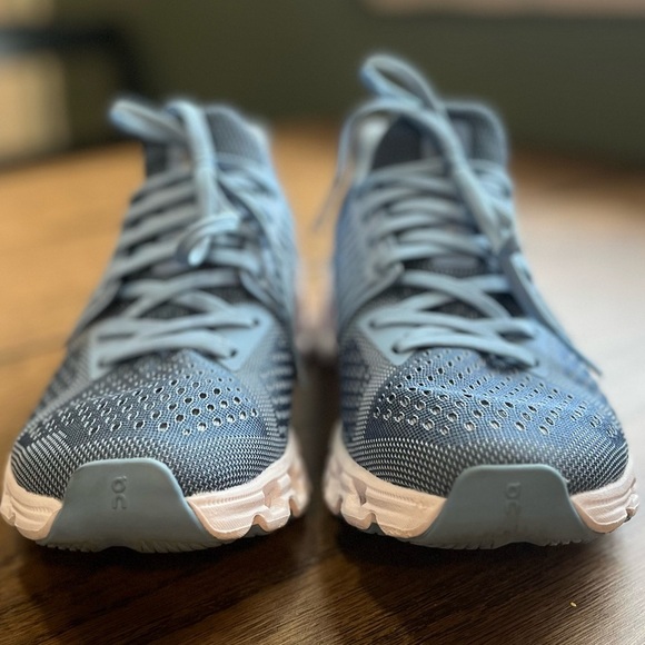 On Cloudswift Sneakers - Picture 2 of 9